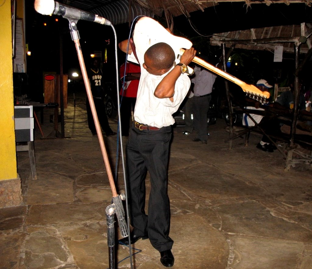 special guitarist live music event party dancing in africa at Safari Inn Restaurant Bar Mombasa Kenya
